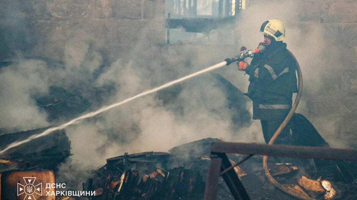 Удар КАБами по Харкову: з-під завалів витягли загиблу 35-річну жінку, є поранені - фото 1