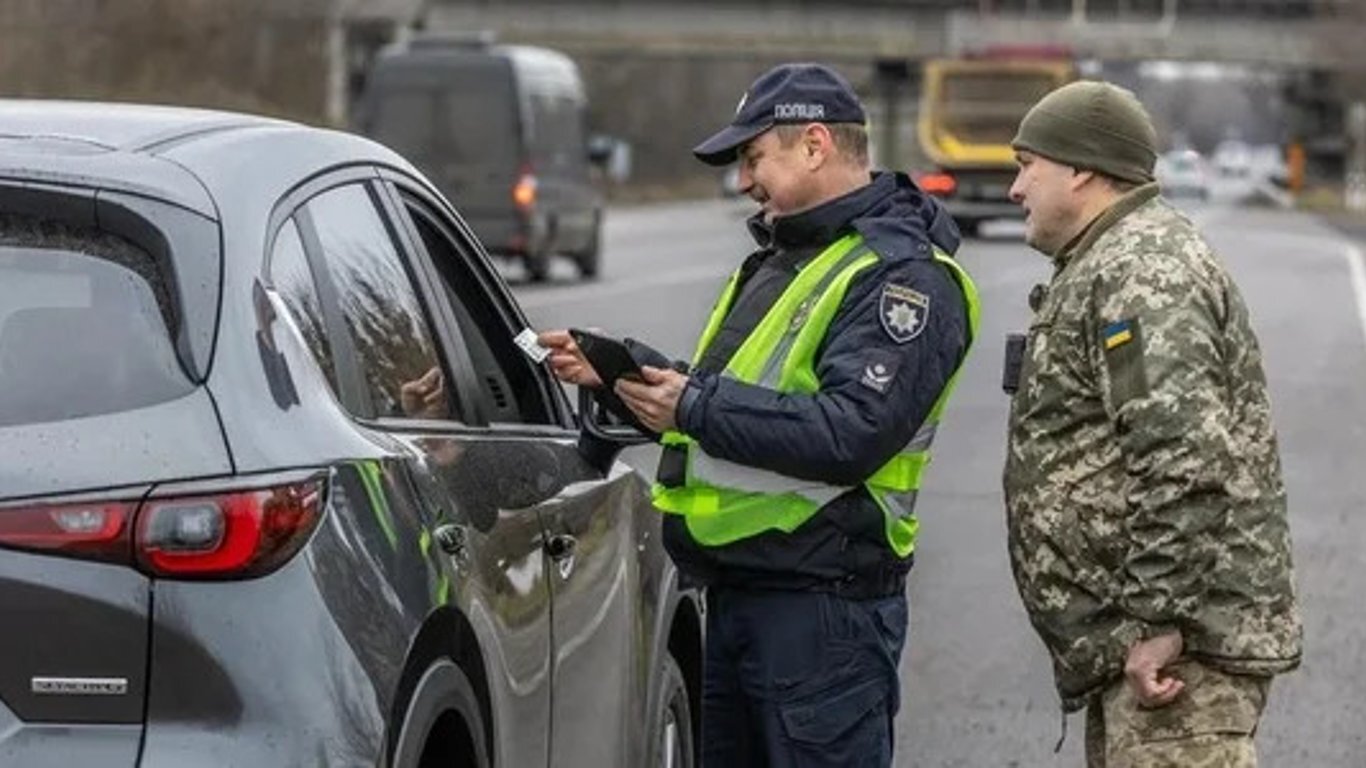 Конфіскований гаджет і рік умовно: у Дніпрі засудили тіктокера за «зливи» локацій ТЦК - фото 1