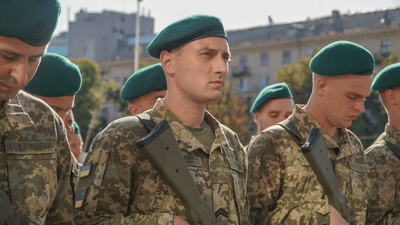 Зарплати військових хочуть підняти на 20%: у Раді кажуть, що знайшли 200 мільярдів гривень - фото 1