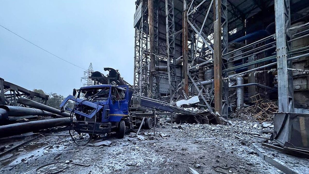 Балістична впертість: окупанти вп’яте вгатили ракетами по зупиненій «Запоріжсталі» - фото 1