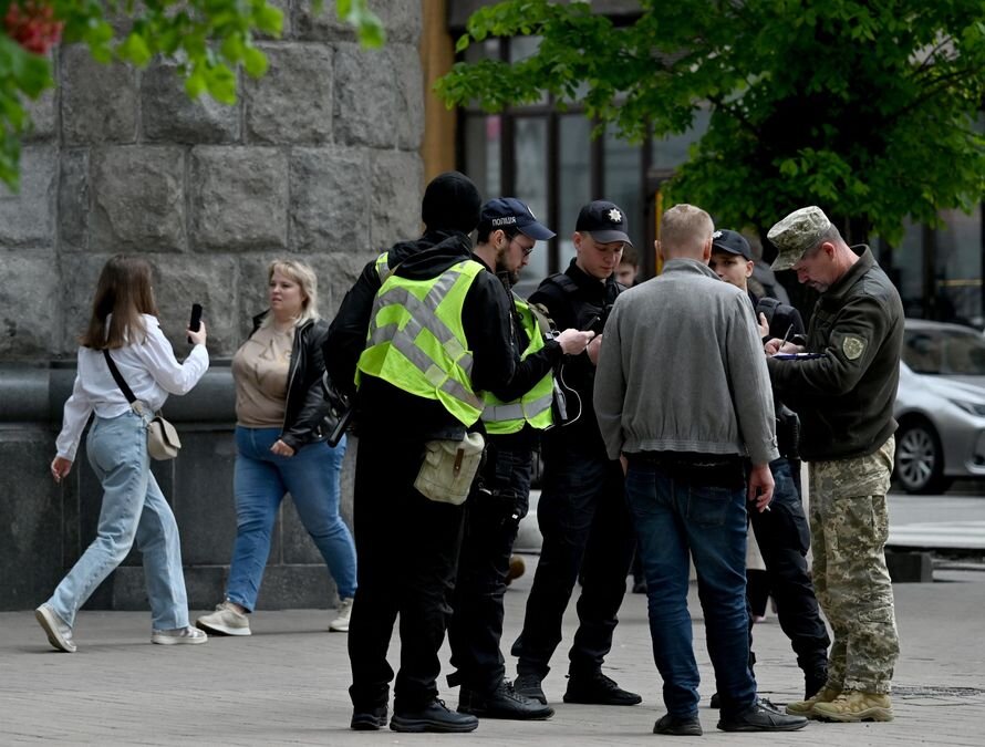 Без балаклав і відібраних смартфонів: омбудсмен нагадав ТЦК межі дозволеного - фото 1