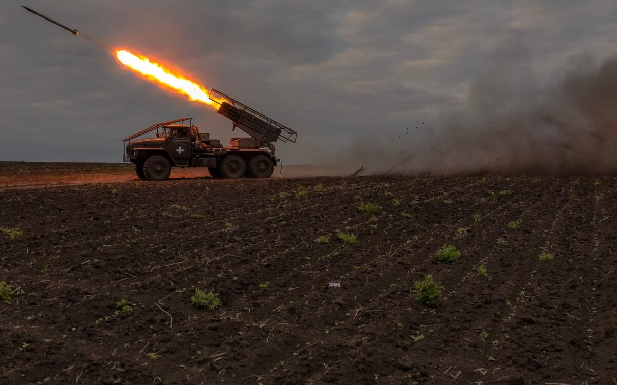 Нічна навала з неба: окупанти випустили по Україні майже дві сотні дронів та крилаті ракети - фото 1