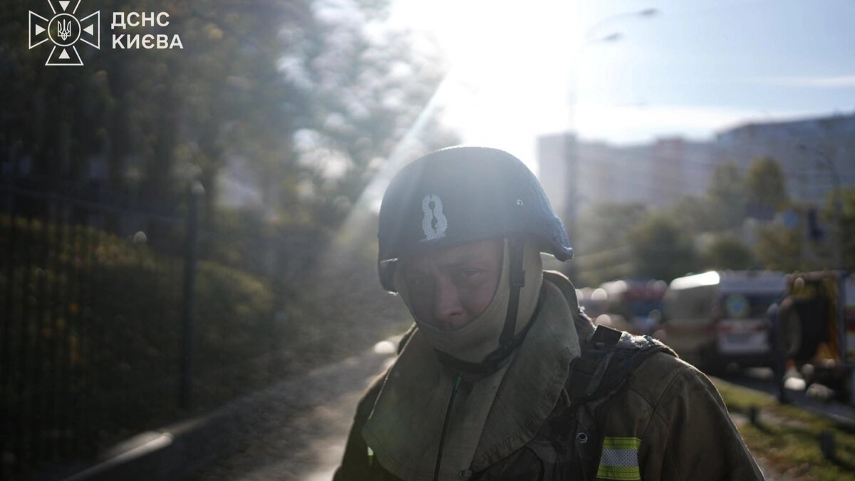 Нічна атака на Київ: в Оболонському районі пошкоджено будинок, є поранені - фото 1