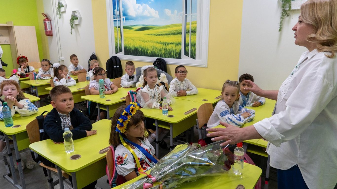 Гроші за батьківські чати: скільки насправді доплачують вчителям за класне керівництво - фото 1