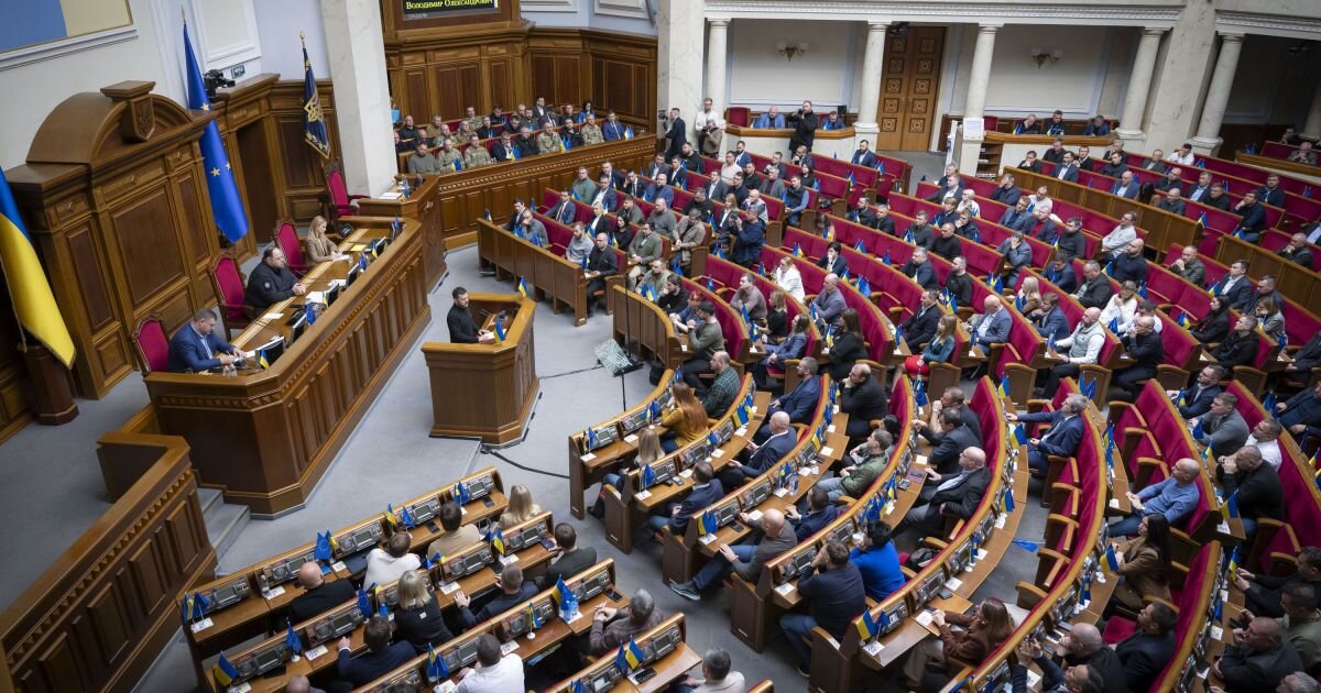 Плюс три місяці: Рада вдвадцятьперше продовжила воєнний стан та мобілізацію - фото 1