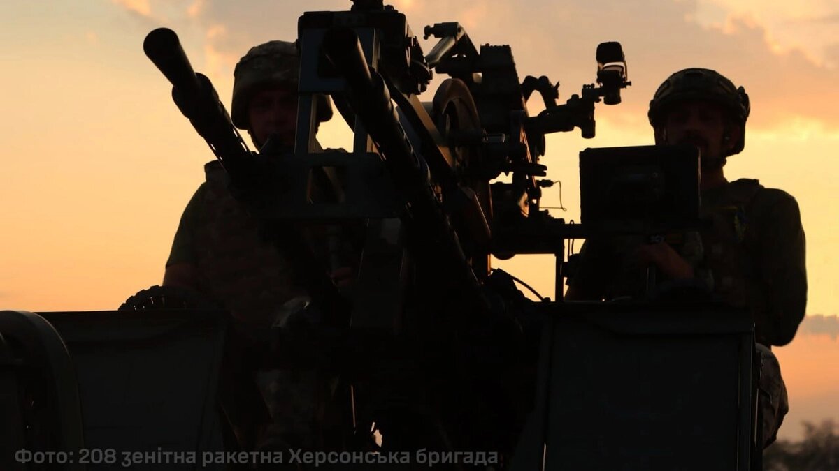 Балістика та майже сотня дронів: як українська ППО відбивала комбіновану нічну атаку - фото 1