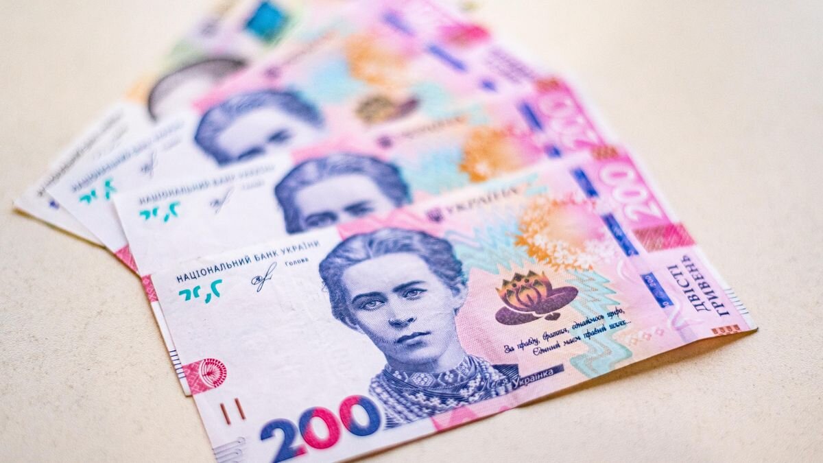 Без паніки біля каси: що насправді відбувається зі старими 200 гривнями - фото 1