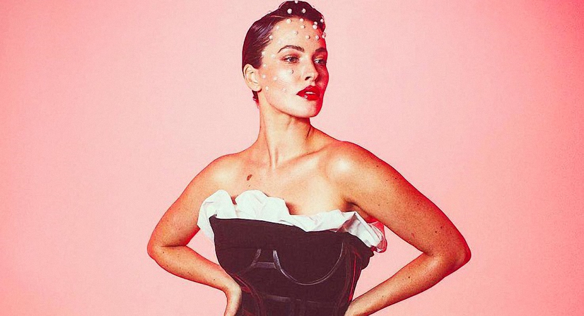 Даша Астафьева страстно целовала девушку: ФОТО — Без Табу