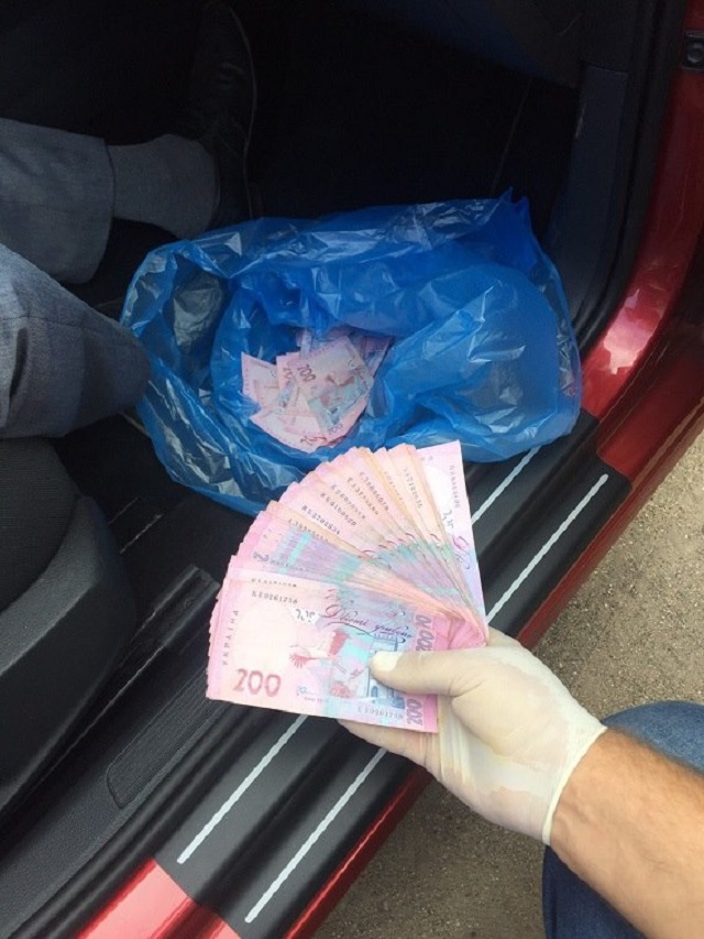 В Мелитополе госчиновники нелегально продали 29 автомобилей со штрафплощадки - 10373 В Мелитополе госчиновники нелегально продали 29 автомобилей со штрафплощадки - фото 10373