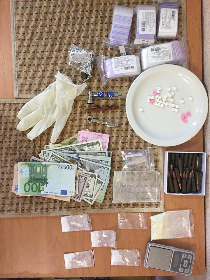 Киевский суд избрал меру пресечения преступникам, сбывавшим крупные партии кокаина - 9638 Киевский суд избрал меру пресечения преступникам, сбывавшим крупные партии кокаина - фото 9638