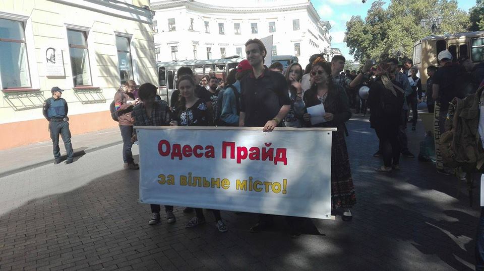 Полиция задержала 20 человек за попытку устроить беспорядки на Марше равенства в Одессе - 8588 Полиция задержала 20 человек за попытку устроить беспорядки на Марше равенства в Одессе - фото 8588