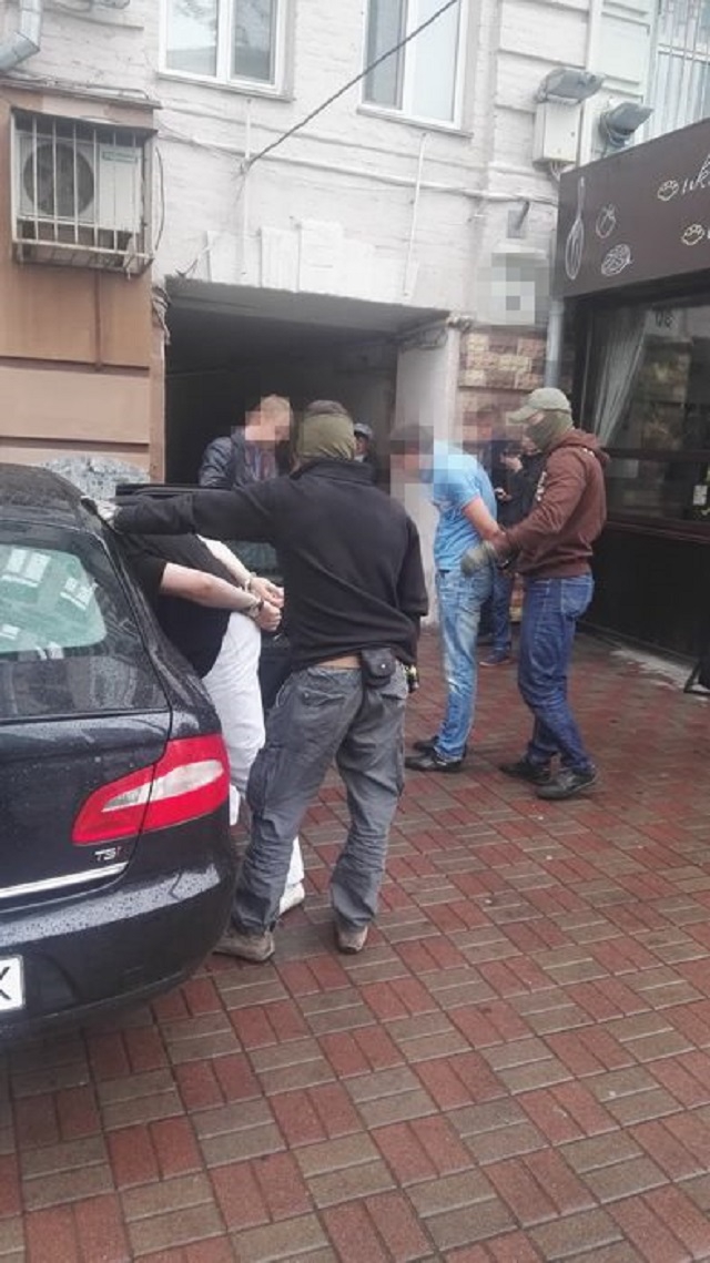 В центре Киева во время вымогания взятки задержан один из руководителей