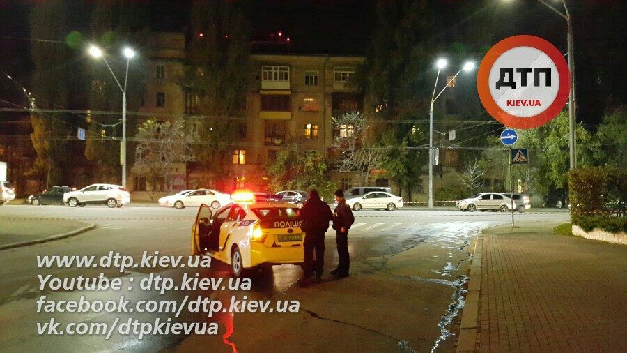 Ночью в Киеве прорвало теплотрассу - улицу несколько часов заливало кипятком - 19332 Ночью в Киеве прорвало теплотрассу - улицу несколько часов заливало кипятком - фото 19332