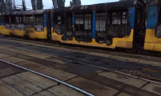 Утром в киевском депо на Левом берегу горели трамваи - 16256 Утром в киевском депо на Левом берегу горели трамваи - фото 16256