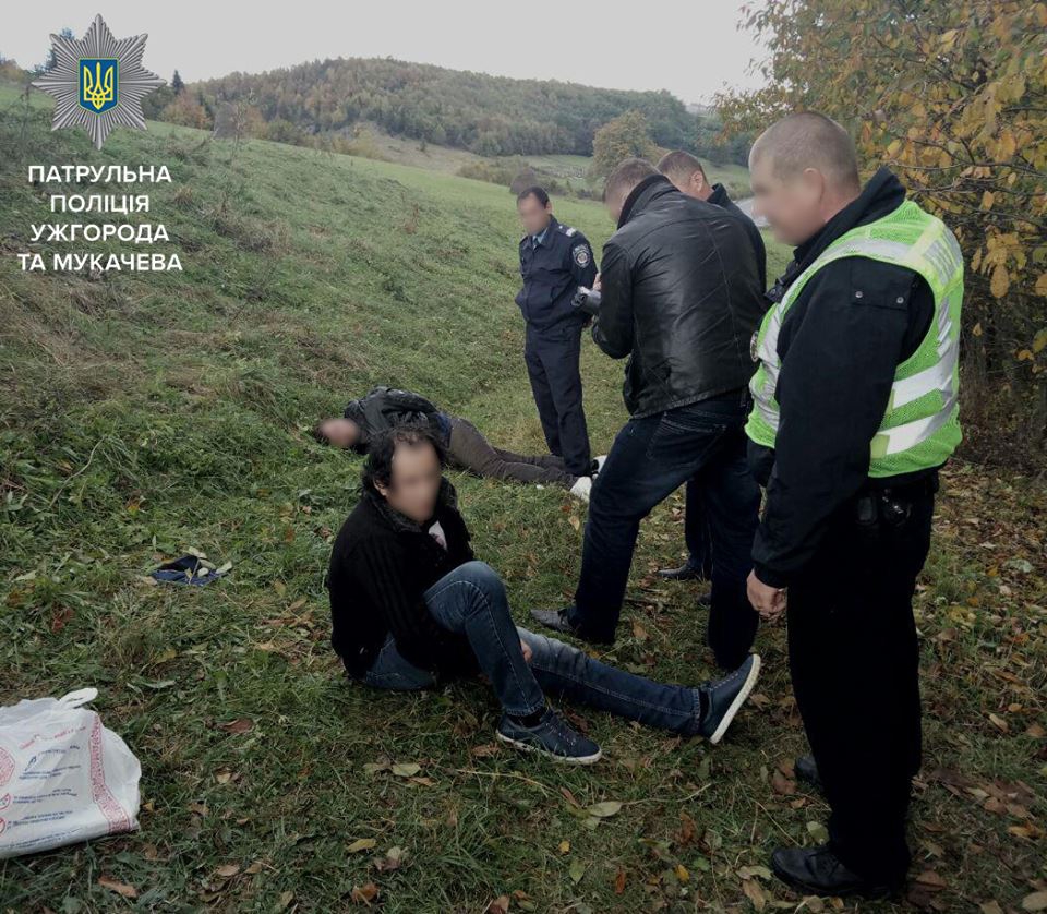 В Закарпатской области полиция со стрельбой задержала грабителей - 16434 В Закарпатской области полиция со стрельбой задержала грабителей - фото 16434