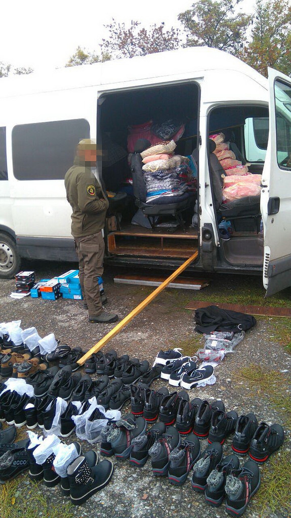 В оккупированный Донбасс везли контрабандных товаров на полмиллиона гривен - 17717 В оккупированный Донбасс везли контрабандных товаров на полмиллиона гривен - фото 17717