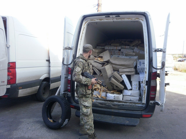 СБУ и ВСУ с боем задержали контрабандистов вблизи линии фронта на Донбассе - 15464 СБУ и ВСУ с боем задержали контрабандистов вблизи линии фронта на Донбассе - фото 15464
