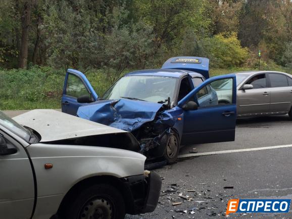 В лобовом ДТП в Киеве пострадало 4 человека - 17328 В лобовом ДТП в Киеве пострадало 4 человека - фото 17328