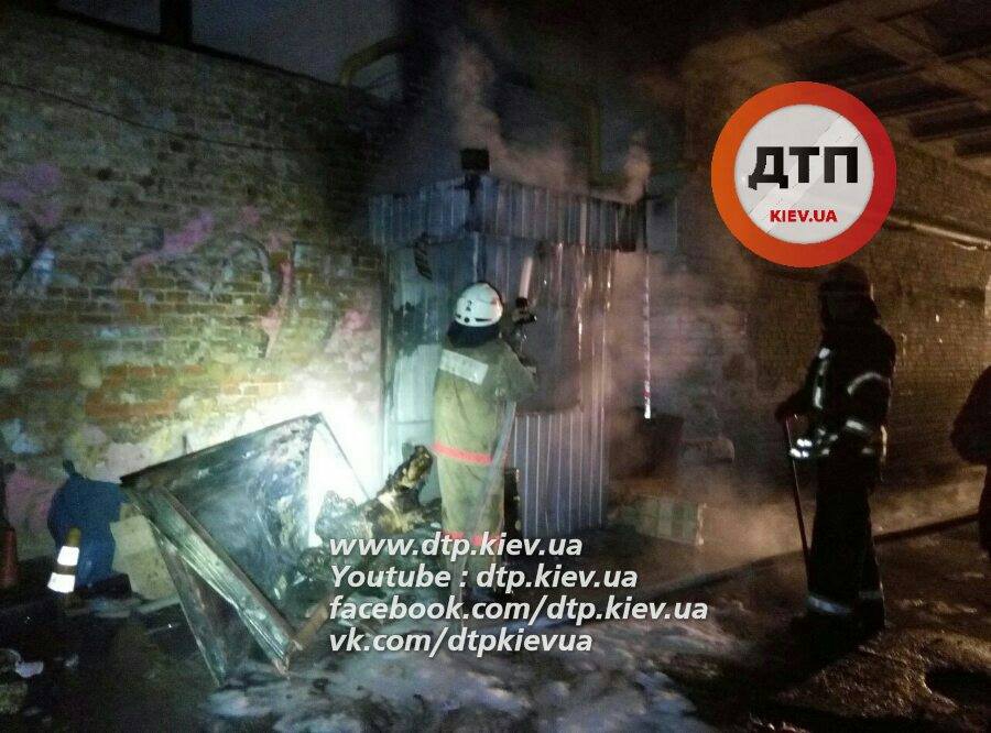 Смертельный пожар в Киеве: в ларьке заживо сгорел охранник - 16276 Смертельный пожар в Киеве: в ларьке заживо сгорел охранник - фото 16276
