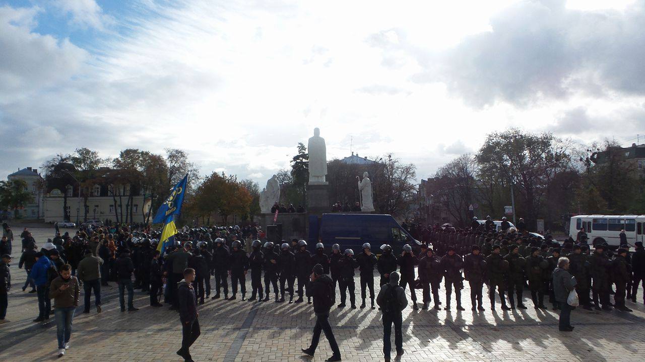 В Киеве прозошли потасовки между противниками и сторонниками легализации марихуаны - 19251 В Киеве прозошли потасовки между противниками и сторонниками легализации марихуаны - фото 19251