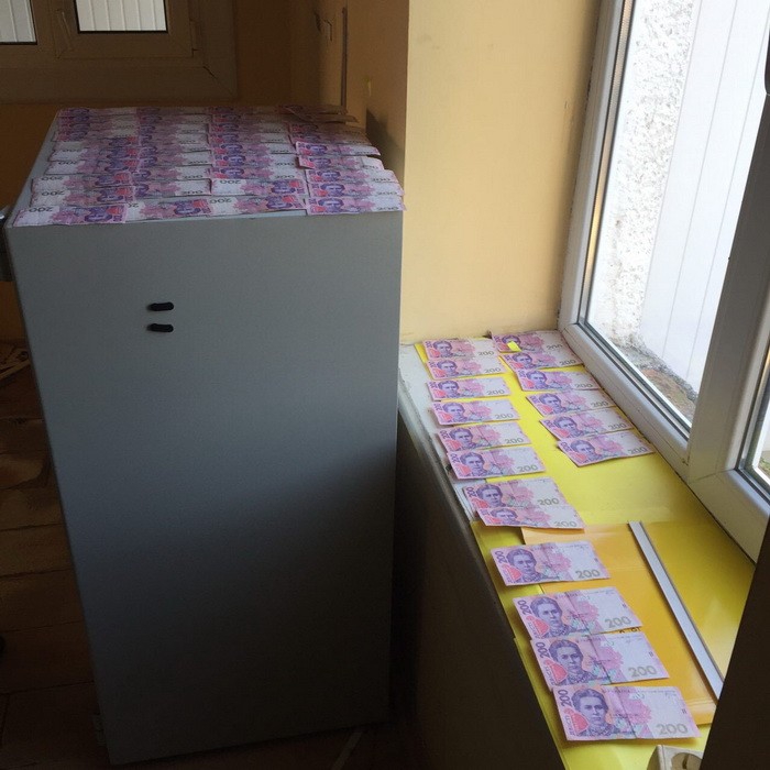 В Закарпатской области пограничники за взятку помогали фиктивно пересекать границу - 19615 В Закарпатской области пограничники за взятку помогали фиктивно пересекать границу - фото 19615