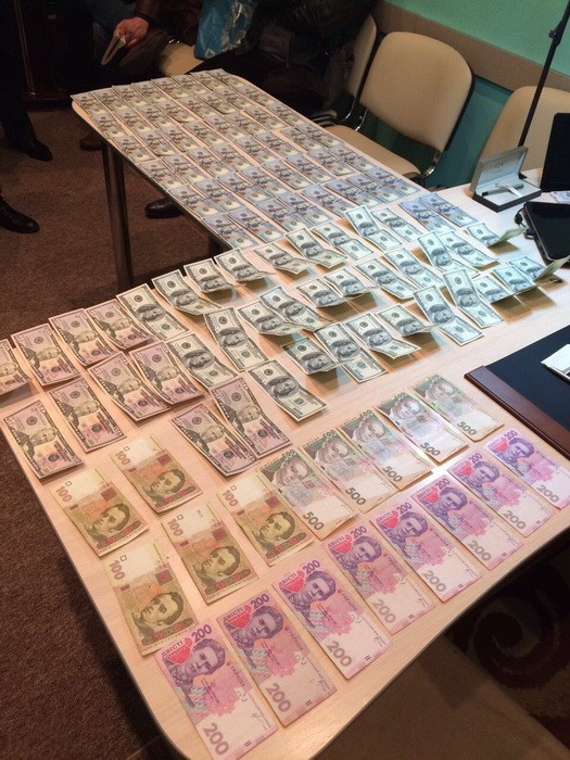 Полковник полиции в Черновцах погорел на взятке в $11 тысяч - 20206 Полковник полиции в Черновцах погорел на взятке в $11 тысяч - фото 20206