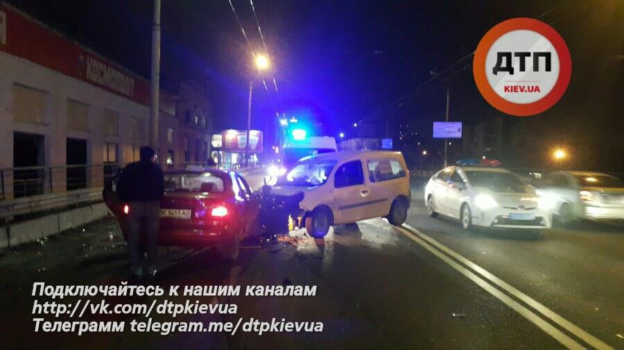 Масштабное ДТП в Киеве на Шулявке - пострадало трое человек - 23628 Масштабное ДТП в Киеве на Шулявке - пострадало трое человек - фото 23628