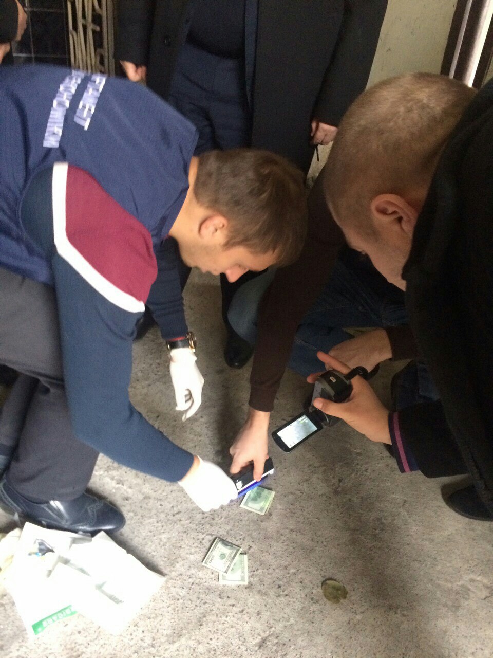 Чиновник из Госгеокадастра в Винницкой области разоблачен на взятке в $2 тыс. - 21266 Чиновник из Госгеокадастра в Винницкой области разоблачен на взятке в $2 тыс. - фото 21266