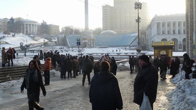 Протесты под НБУ собирают разношерстную публику - фоторепортаж - 21783 Протесты под НБУ собирают разношерстную публику - фоторепортаж - фото 21783