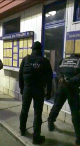 В Закарпатской области пограничники за взятку помогали фиктивно пересекать границу - 19616 В Закарпатской области пограничники за взятку помогали фиктивно пересекать границу - фото 19616