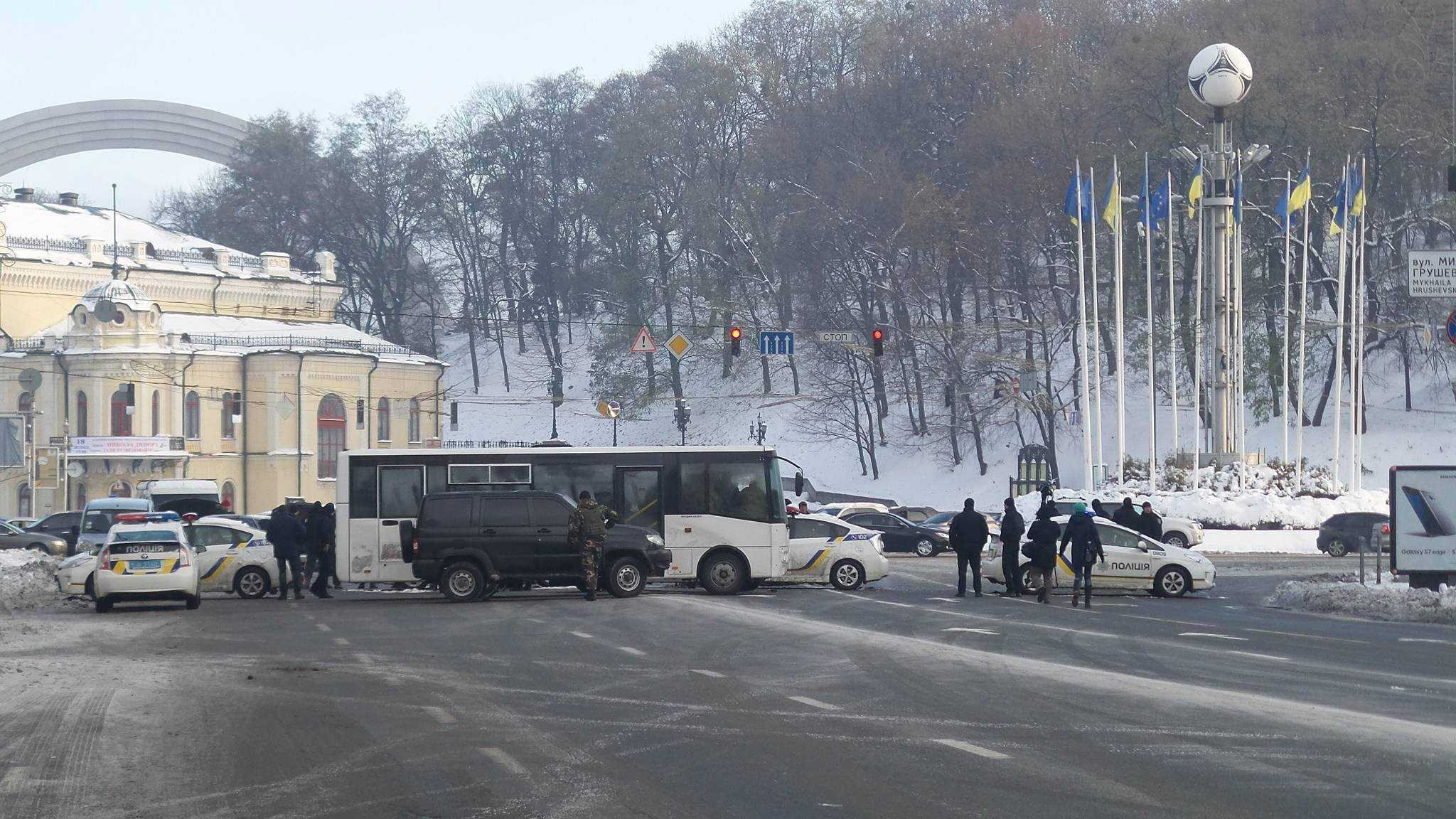 Протестующие в Киеве уже собрались на Крещатике для сверки списков и оплаты