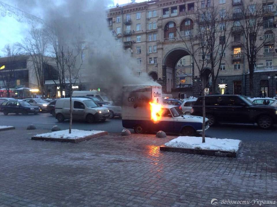 Под зданием КМДА горела автокофейня - 24211 Под зданием КМДА горела автокофейня - фото 24211