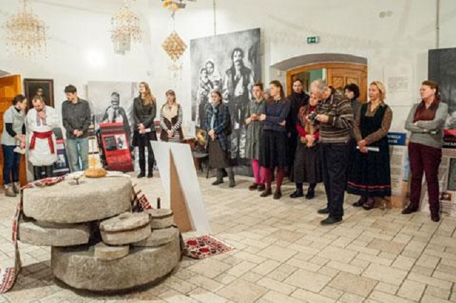 В Киеве открылась вставка ко Дню памяти жертв Голодомора - 23686 В Киеве открылась вставка ко Дню памяти жертв Голодомора - фото 23686