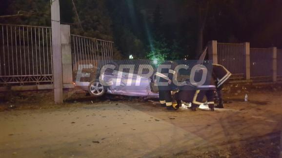 Спортивный автомобиль снес ограждение киевского зоопарка, есть погибшие - 23604 Спортивный автомобиль снес ограждение киевского зоопарка, есть погибшие - фото 23604