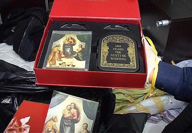 В Киеве нашли квартиру со спрятанными драгоценностями Азарова - 25435 В Киеве нашли квартиру со спрятанными драгоценностями Азарова - фото 25435