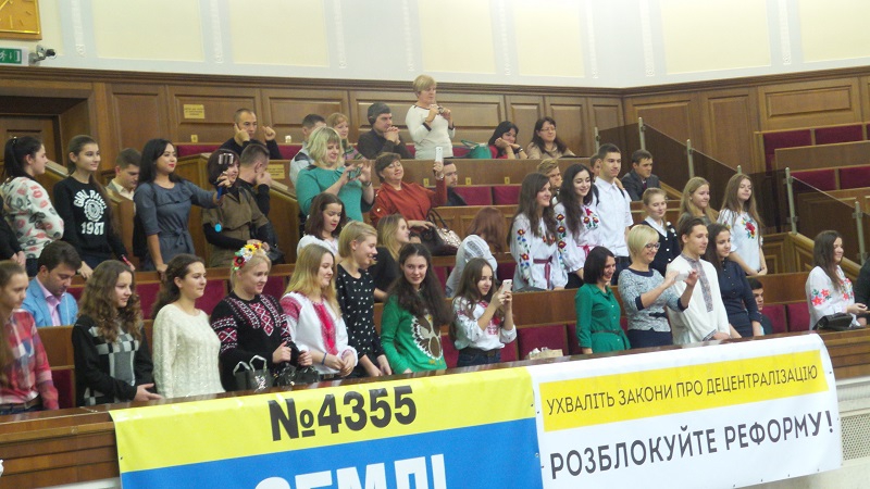 Хто в ліс, хто по дрова. Паралельні реальності Верховної Ради - 25632 Хто в ліс, хто по дрова. Паралельні реальності Верховної Ради - фото 25632