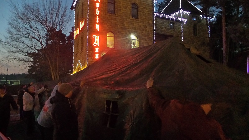 Попытка палаточных протестов под рестораном