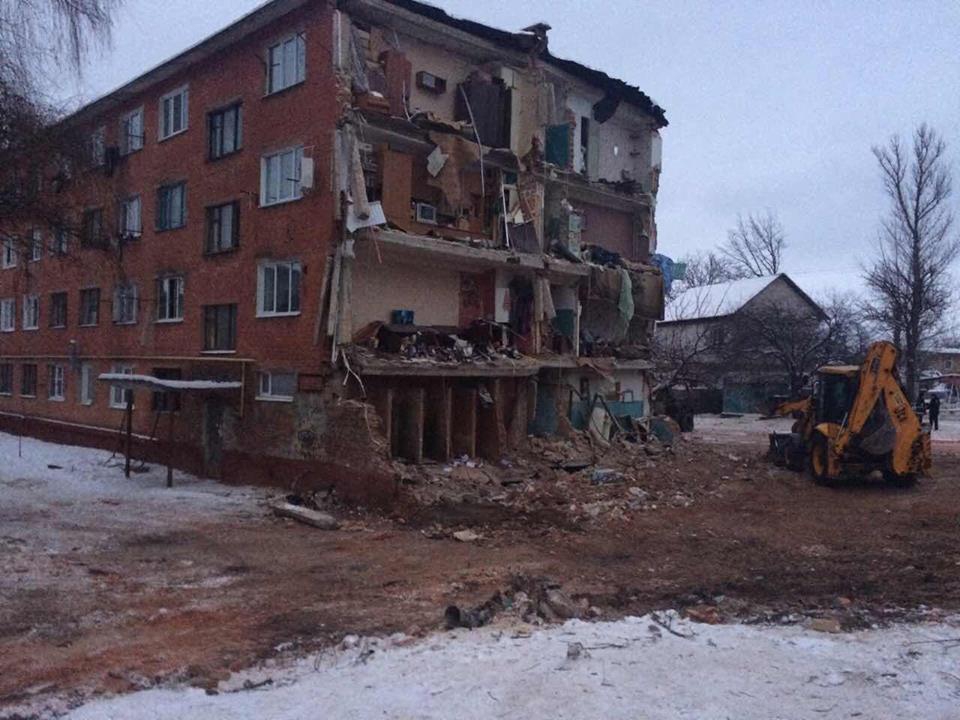 Спасательные работы на месте обрушения общежития в Чернигове завершены, один человек погиб - 26155 Спасательные работы на месте обрушения общежития в Чернигове завершены, один человек погиб - фото 26155