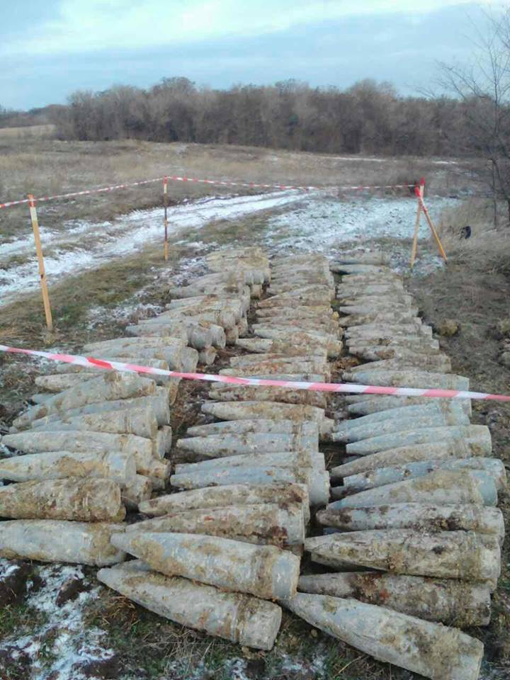 В зоне АТО найден тайник с 165 снарядами
- 24383 В зоне АТО найден тайник с 165 снарядами
- фото 24383