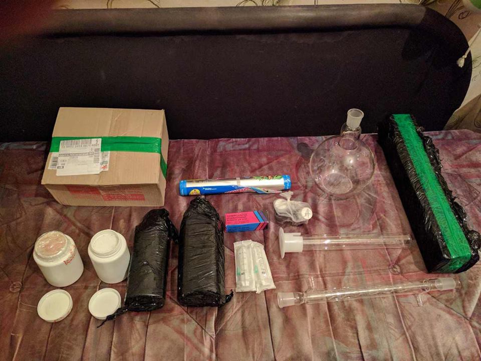 СБУ задержала двух мужчин, получавших по почте наркотики из ЕС
- 27372 СБУ задержала двух мужчин, получавших по почте наркотики из ЕС
- фото 27372