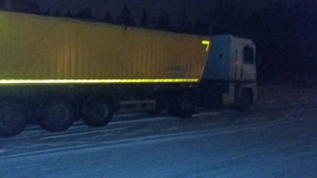 В Житомирской области местные жители обнаружили грузовики с львовским мусором - 26944 В Житомирской области местные жители обнаружили грузовики с львовским мусором - фото 26944