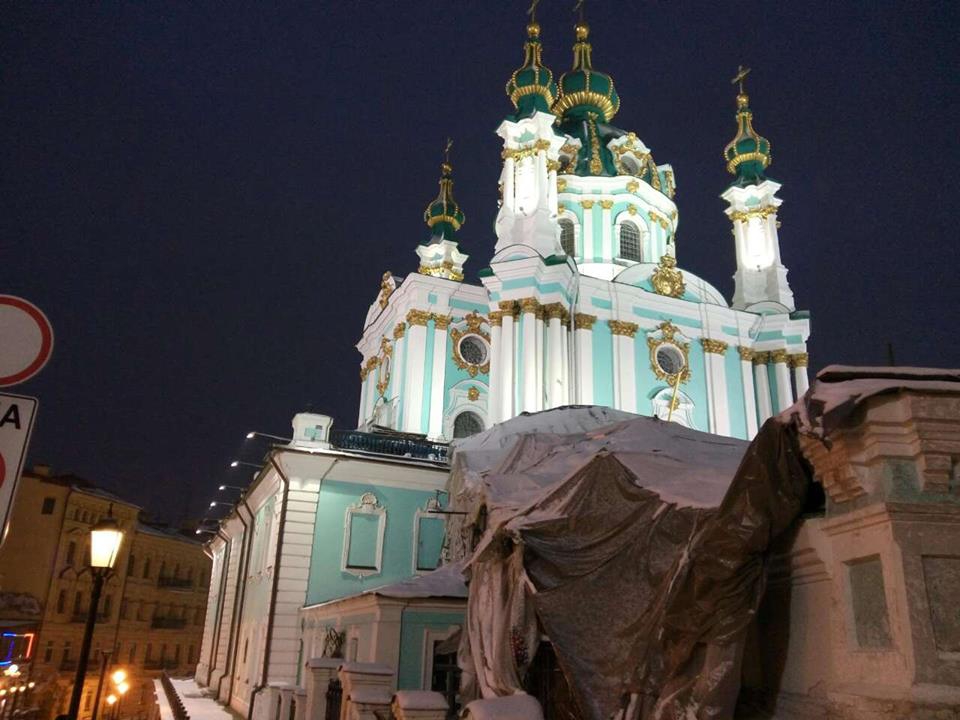 В Киеве провели тестовое включение освещения Андреевской церкви
- 24396 В Киеве провели тестовое включение освещения Андреевской церкви
- фото 24396