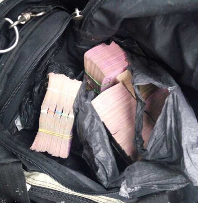 В Харькове задержали вооруженных грабителей, забравших у мужчины сумку с миллионом гривен - 25078 В Харькове задержали вооруженных грабителей, забравших у мужчины сумку с миллионом гривен - фото 25078