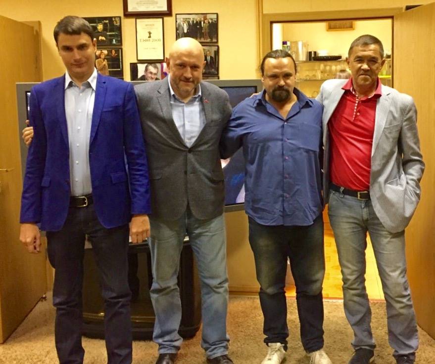 Искандер Хисамов (крайний справа) и фанаты "русского мира" Чаленко, Мармазов и Шаргунов - 31653 Искандер Хисамов (крайний справа) и фанаты "русского мира" Чаленко, Мармазов и Шаргунов - фото 31653