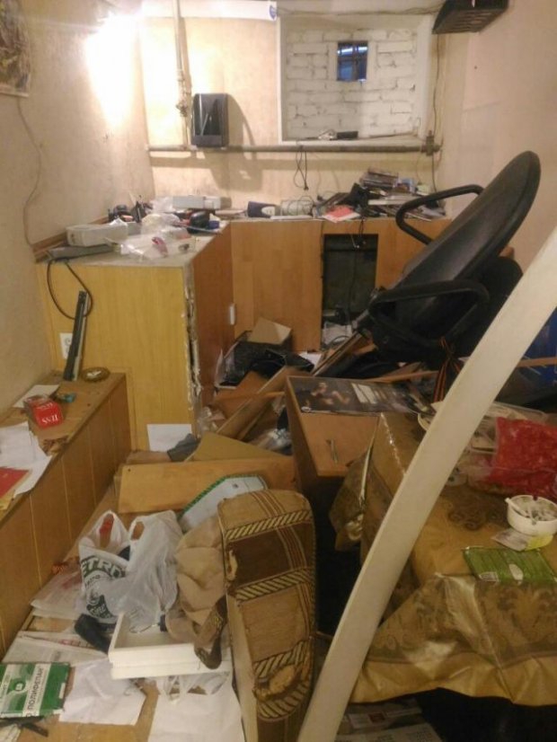В России неизвестные разнесли музей "Новороссии" - 35468 В России неизвестные разнесли музей "Новороссии" - фото 35468