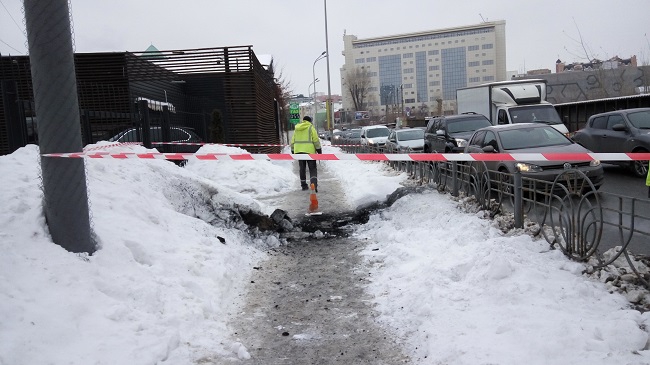 В центре Киева прогремел подземный взрыв - 34369 В центре Киева прогремел подземный взрыв - фото 34369