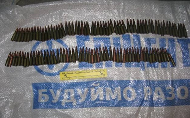 В Киеве обнаружен подпольный арсенал с оружием и боеприпасами - 33010 В Киеве обнаружен подпольный арсенал с оружием и боеприпасами - фото 33010