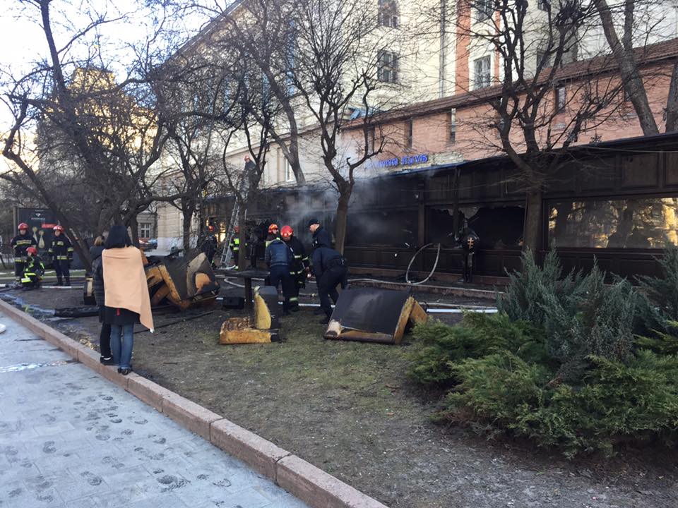 Во Львове возник пожар сразу в двух ресторанах - 35969 Во Львове возник пожар сразу в двух ресторанах - фото 35969