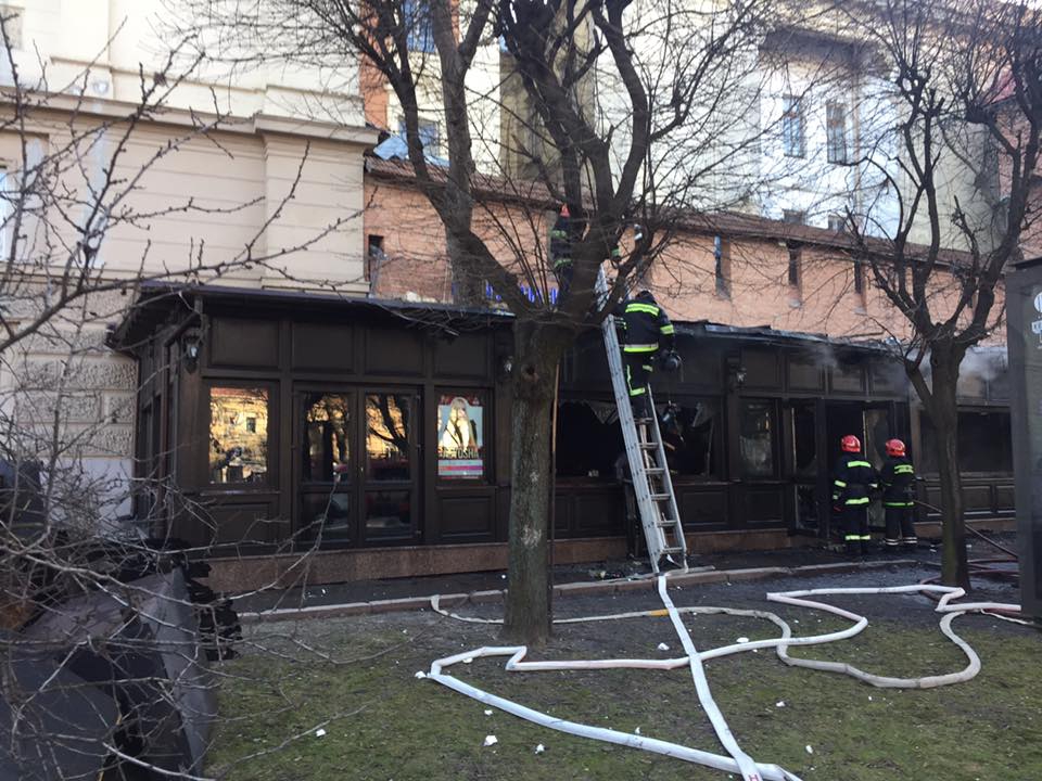 Во Львове возник пожар сразу в двух ресторанах - 35970 Во Львове возник пожар сразу в двух ресторанах - фото 35970
