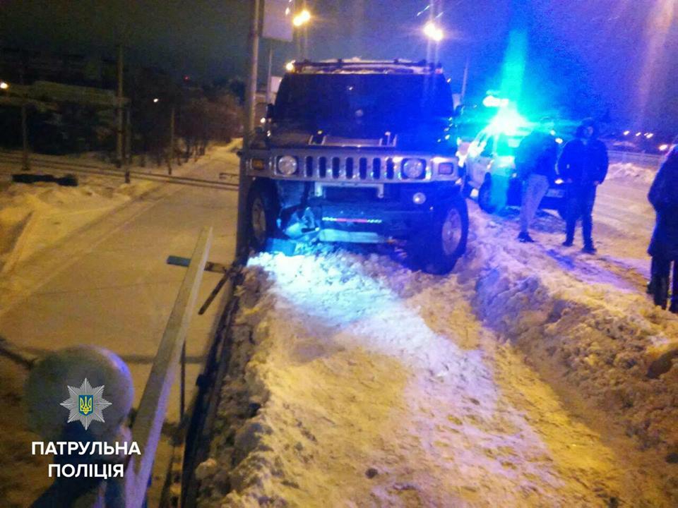 В Ровно патрульные задержали 16-летнюю угонщицу Hummer - 34418 В Ровно патрульные задержали 16-летнюю угонщицу Hummer - фото 34418
